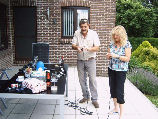 Herman heeft mijn vrouw aan het werk gezet. (Small).JPG