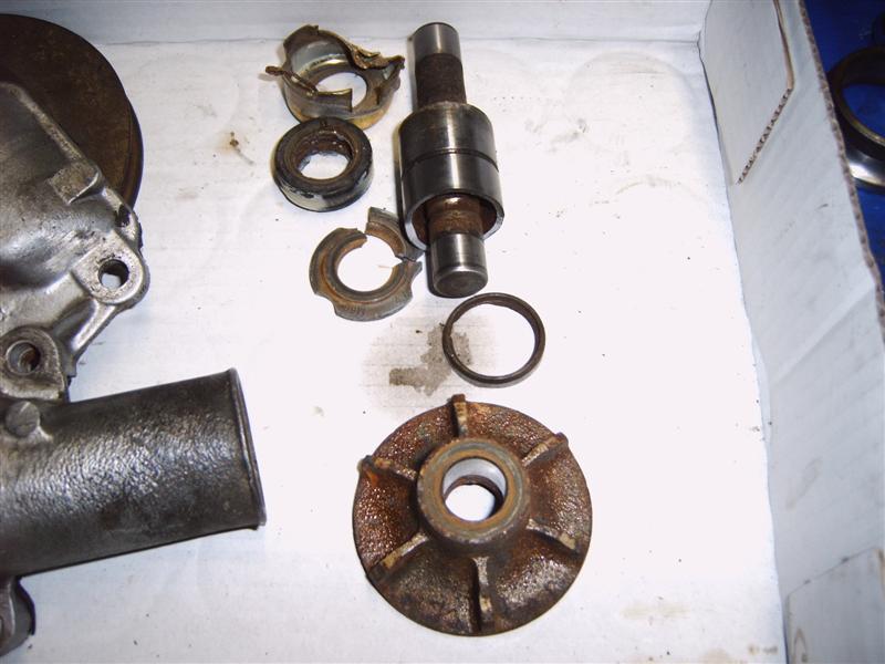 onderdelen oude waterpomp murena (Medium).JPG