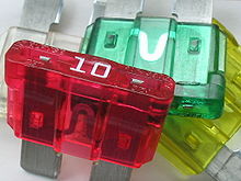 220px-Car_fuses.jpg